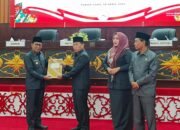 Penyerahan Rekomendasi LKPJ Oleh DPRD Mura Kepada Pemkab